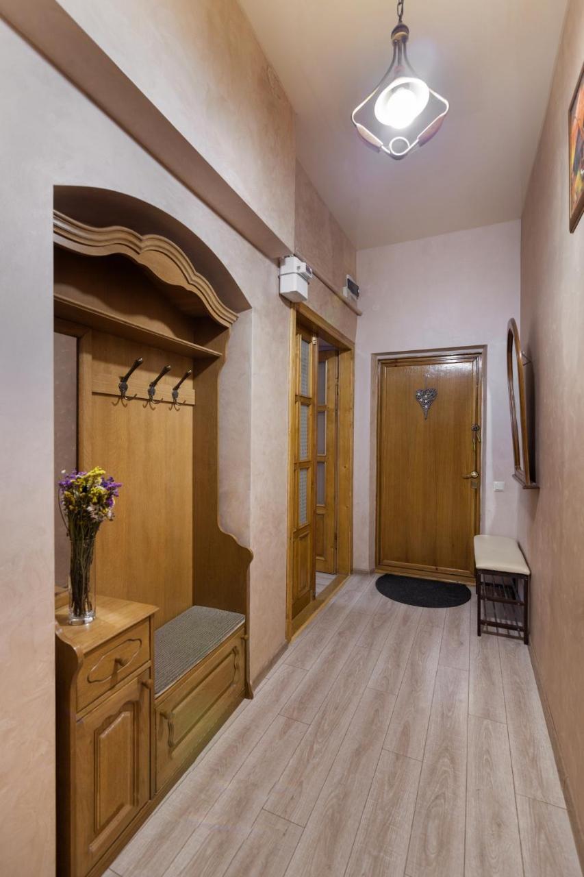 Friends House On Square Rynok Appartement Lviv Buitenkant foto