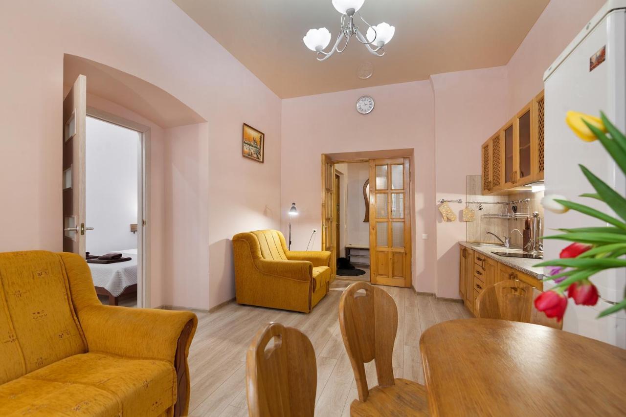 Friends House On Square Rynok Appartement Lviv Buitenkant foto