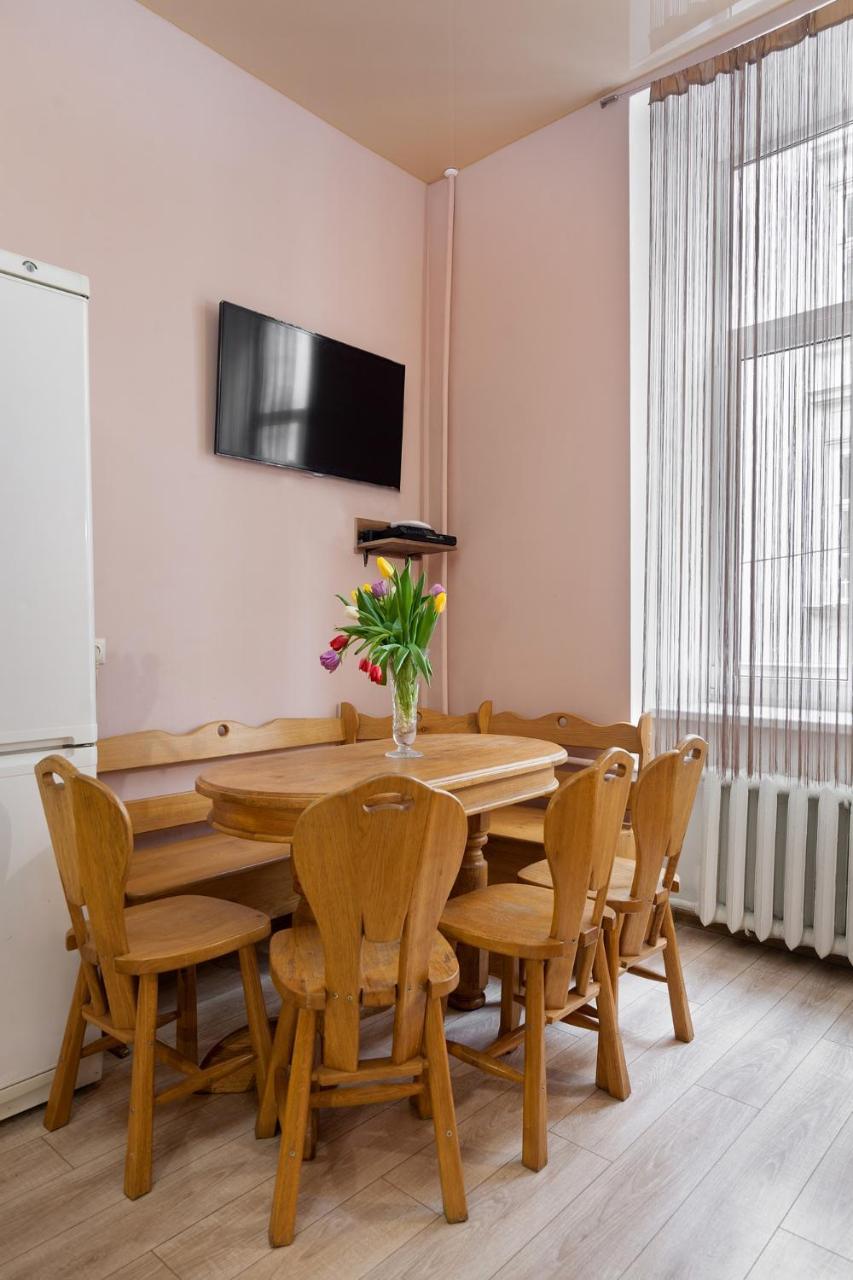 Friends House On Square Rynok Appartement Lviv Buitenkant foto