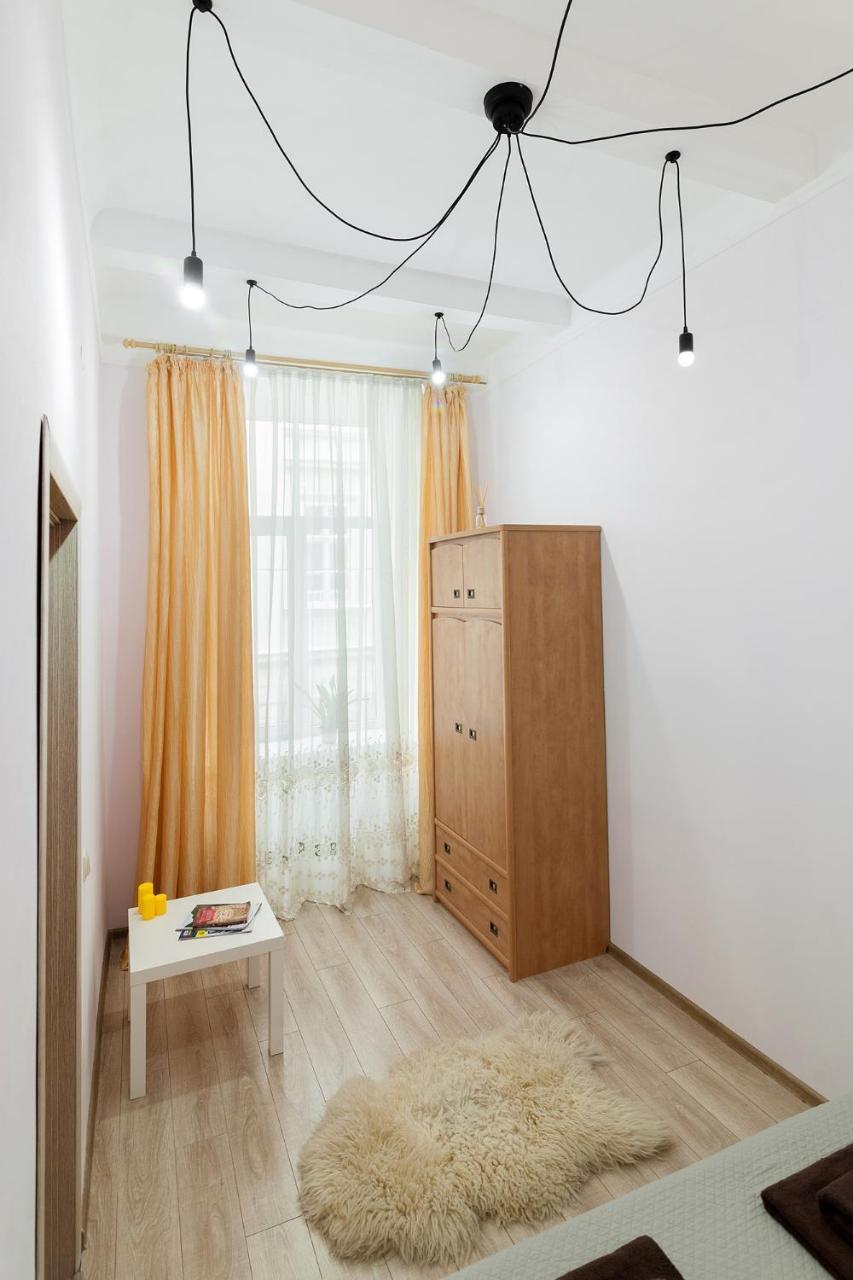 Friends House On Square Rynok Appartement Lviv Buitenkant foto