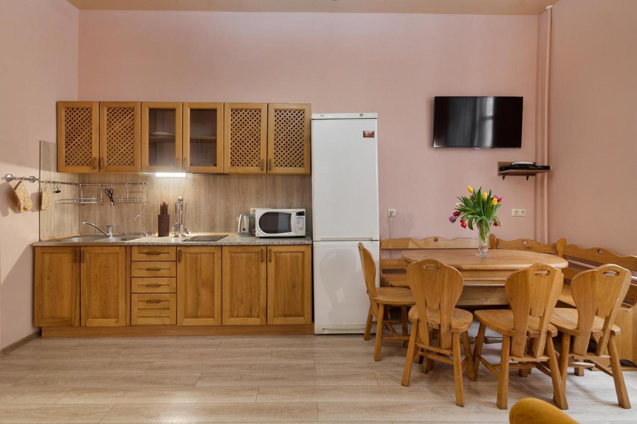 Friends House On Square Rynok Appartement Lviv Buitenkant foto