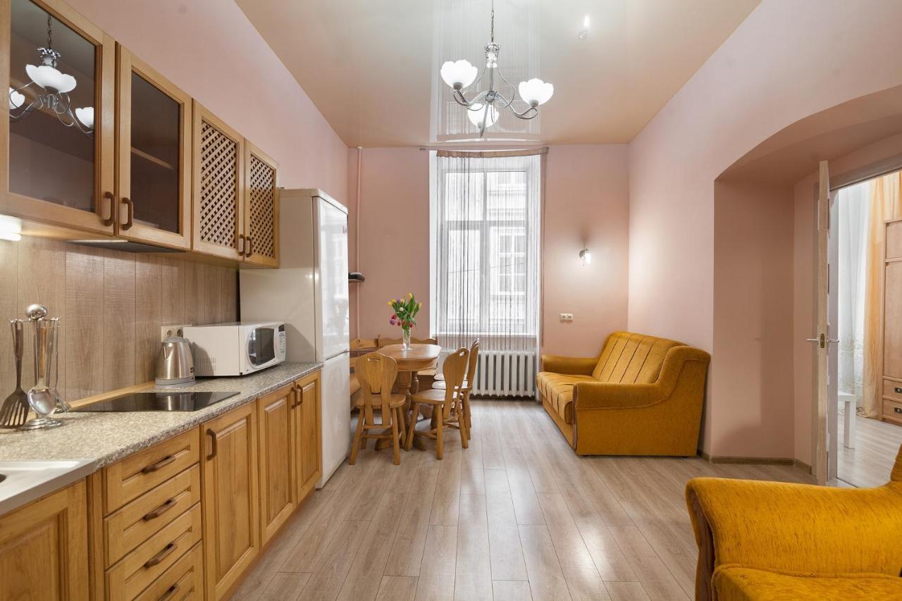 Friends House On Square Rynok Appartement Lviv Buitenkant foto