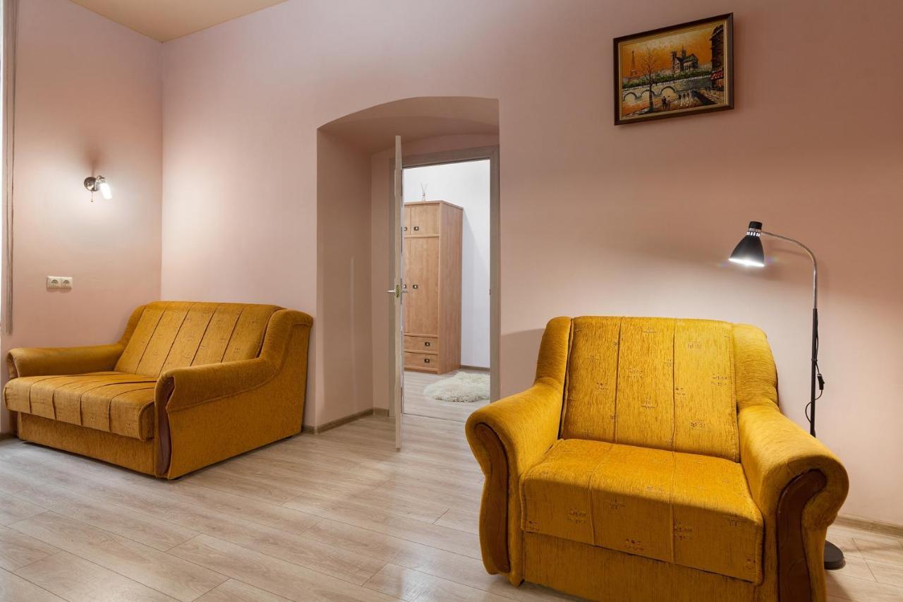 Friends House On Square Rynok Appartement Lviv Buitenkant foto
